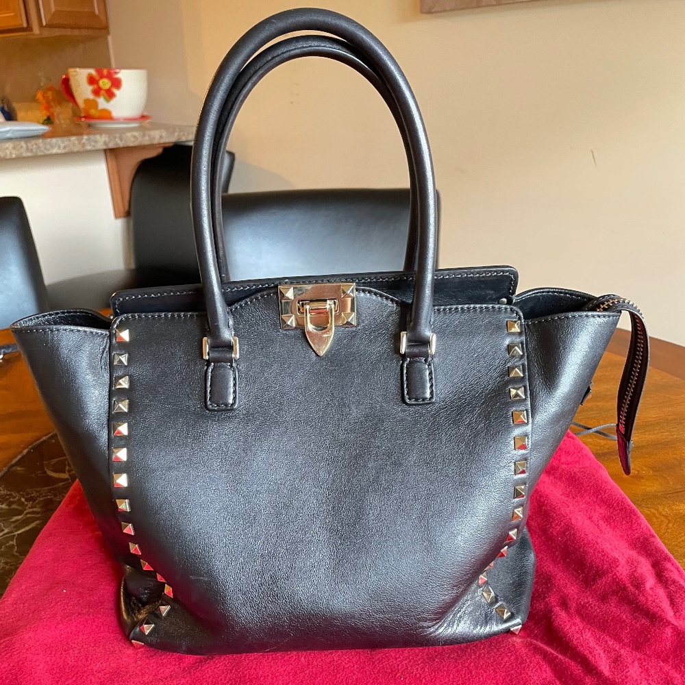Valentino Garavani Rockstud medium black top handle bag
